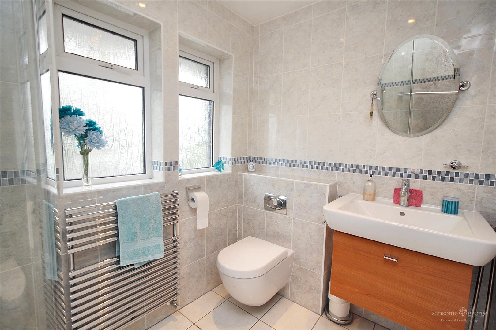 Fitzroy Crescent, Woodley, Reading